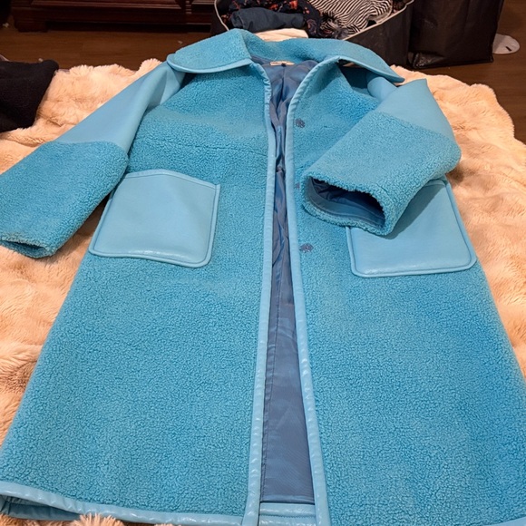 Elegant Turquoise Teddy and Leather Oversized Jacket - Picture 8 of 12